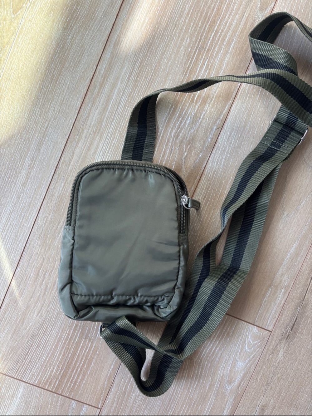 Hunter Green Phone Bag